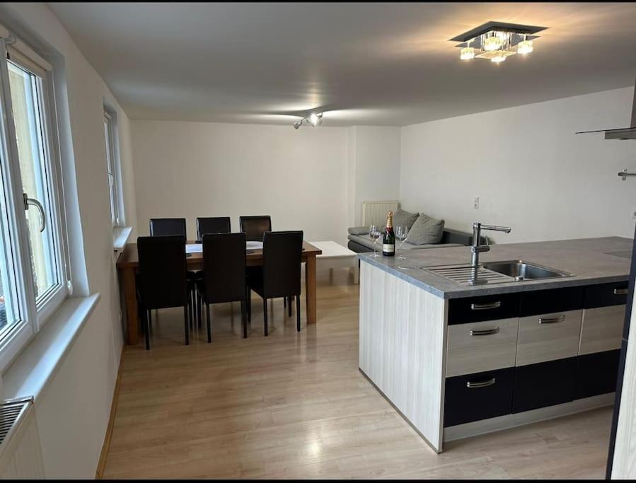 Maisonette-Apartment Mit Grosser Terrasse Im Zentrum Von ブレゲンツ エクステリア 写真